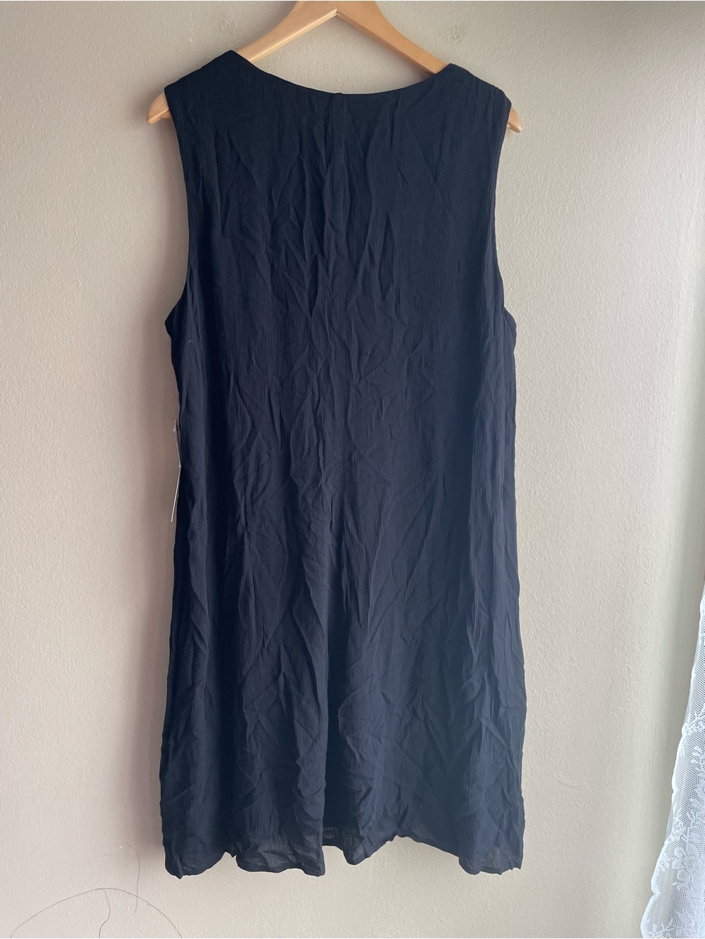 New Luxology Black Sleeveless Embroidered V-Neck Dress Size 16 - Picture 5 of 9